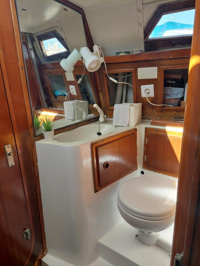 Lisbon Cosy Boat Otel Dış mekan fotoğraf